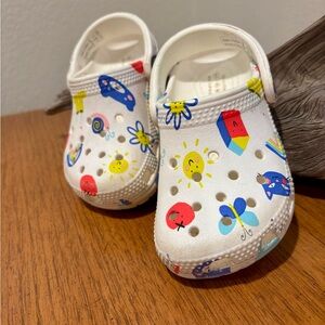 CROCS Girls White Sandals with bears & Colorful Designs